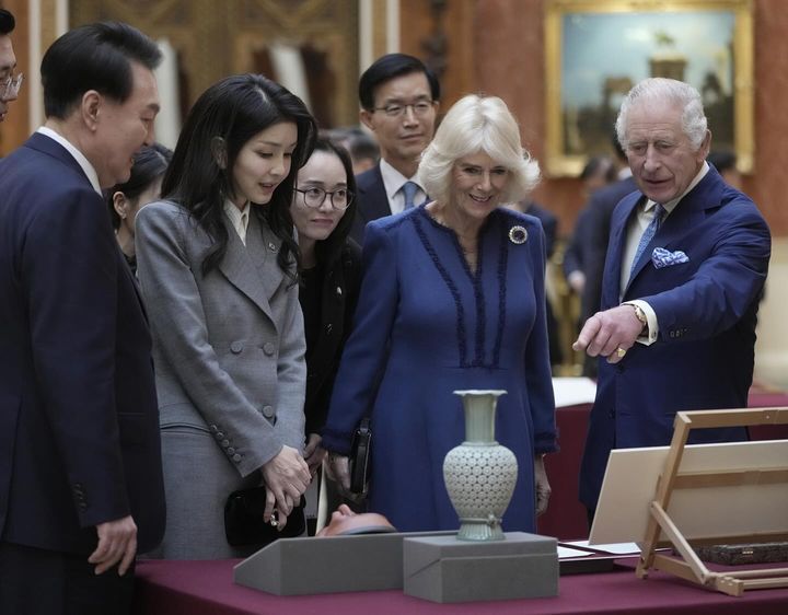 Kim Keon Hee di Inggris