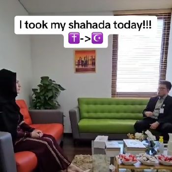 Kisah TikTokers yang menjadi mualaf karena melihat keteguhan iman warga Palestina.