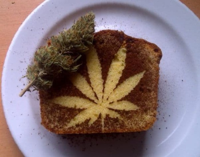 Koki Ini Dituntut Rekan Kerja Karena Sengaja Sajikan Kue Ganja