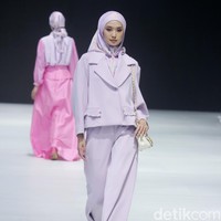 Fashion show kolaborasi Buttonscraves x Jovian di Jakarta Fashion Week 2024 bertempat di Pondok Indah Mal 3, Jakarta Selatan, Jumat [28/10/2023]. Foto: Mohammad Abduh/detikcom.