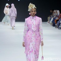 Fashion show kolaborasi Buttonscraves x Jovian di Jakarta Fashion Week 2024 bertempat di Pondok Indah Mal 3, Jakarta Selatan, Jumat [28/10/2023].  Foto: Mohammad Abduh/detikcom.