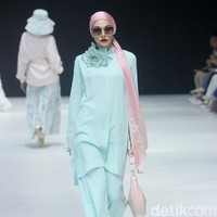 Fashion show kolaborasi Buttonscraves x Jovian di Jakarta Fashion Week 2024 bertempat di Pondok Indah Mal 3, Jakarta Selatan, Jumat [28/10/2023]. Foto: Mohammad Abduh/detikcom.