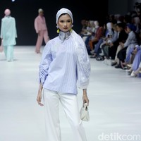 Fashion show kolaborasi Buttonscraves x Jovian di Jakarta Fashion Week 2024 bertempat di Pondok Indah Mal 3, Jakarta Selatan, Jumat [28/10/2023]. Foto: Mohammad Abduh/detikcom.