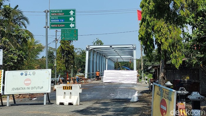 Kondisi Jembatan Glagah, Kulon Progo, yang ditutup untuk perbaikan, Rabu (22/11/2023).