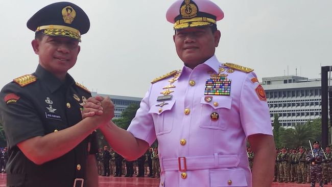 Laksamana Yudo serahkan jabatan Panglima TNI ke Jenderal Agus Subiyanto