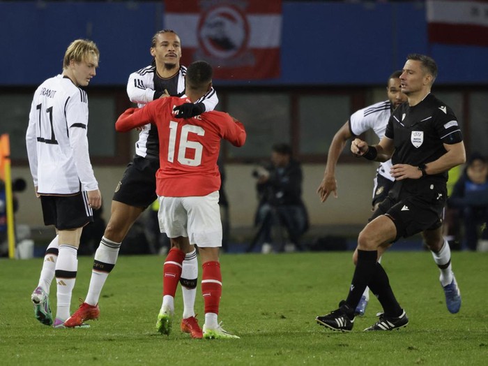 Soccer Football - International Friendly - Austria v Germany - Ernst Happel Stadium, Vienna, Austria - November 21, 2023 Germany's Leroy Sane clashes with Austria's Philip Mwene before he is shown a red card by referee Slavko Vincic REUTERS/Leonhard Foeger