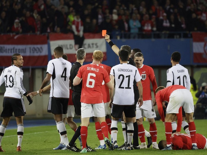 Soccer Football - International Friendly - Austria v Germany - Ernst Happel Stadium, Vienna, Austria - November 21, 2023 Germany's Leroy Sane is shown a red card by referee Slavko Vincic REUTERS/Leonhard Foeger