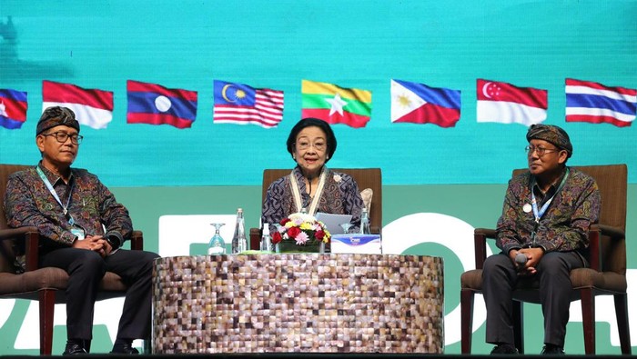 Megawati terima penghargaan dari federasi insinyur se-ASEAN