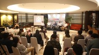 Industri kecil dan menengah (IKM) memainkan peran besar dalam menopang perekonomian nasional. Namun, IKM masih menghadapi sejumlah tantangan untuk dapat meningkatkan kapasitasnya sehingga dibutuhkan upaya kolaboratif oleh para pemangku kepentingan baik pemerintah maupun sektor swasta guna mendorong IKM agar mampu naik kelas.   