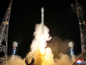 Peluncuran Satelit Mata-mata Gagal tapi Kim Jong Un Belum Menyerah