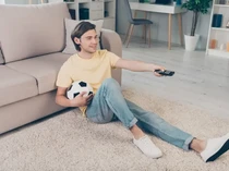 Banyak Orang AS Pakai Sandal di Dalam Rumah, Ternyata Ada Manfaatnya Lho!