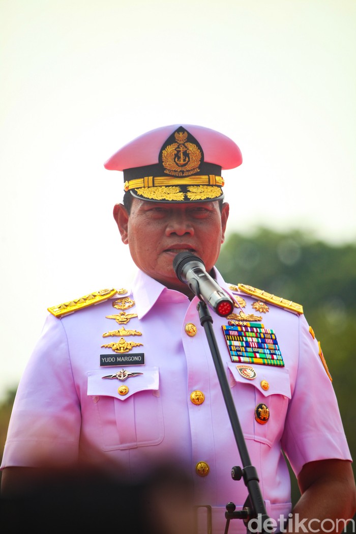 Panglima TNI Jenderal Agus Siapkan Posko Pengaduan Jaga Netralitas di Pemilu Panglima TNI Jenderal Agus Subiyanto bersama Laksamana Yudo Margono memberikan keterangan pers usai sertijab Panglima di Mabes TNI, Jakarta, Rabu (22/11/2023).