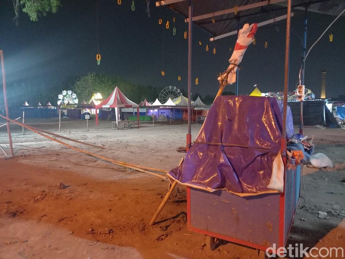 Pasar malam di Colomadu, Kabupaten Karanganyar, ditutup, Rabu (22/11/2023) malam.