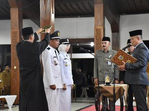 Lantik 49 Kades, Bupati Kebumen Tekankan Pentingnya Rekonsiliasi