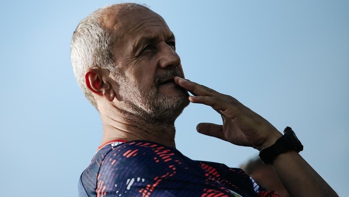 Risto Vidakovic saat latihan bersama PSS Sleman di Lapangan Pakembinangun, Selasa (21/11/2023).