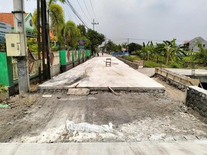Pemkab Sidoarjo Kebut Proyek Betonisasi Jalan Desa Banjarsari-Damarsih