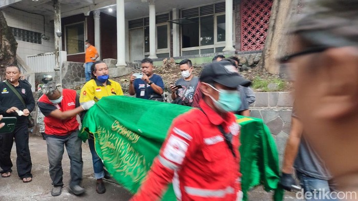 Sesosok mayat pria ditemukan di rumah kosong Jalan Sriwijaya Semarang, Rabu (22/11/2023).