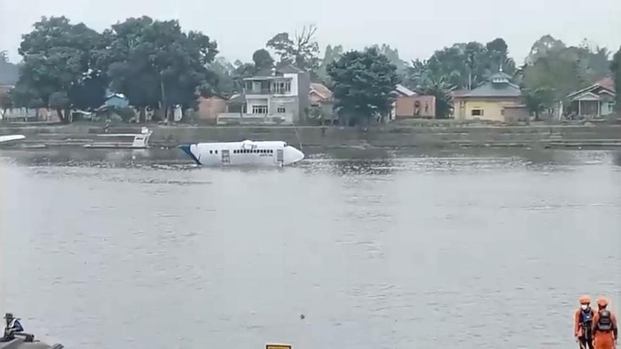Pesawat di Danau Sipin Jambi
