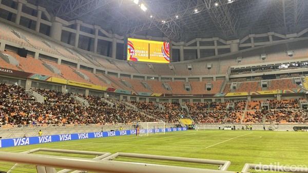 Qora xizmatkor bilan porno Rus jinsiy xotini