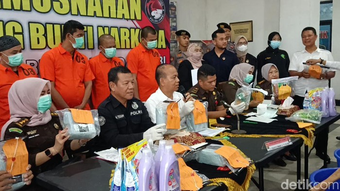 Polda Jambi musnahkan 11,7 kg sabu pakai sabun cuci pakaian