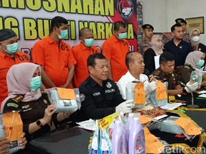 Polda Jambi Musnahkan Sabu 11,7 Kg Sabu Dicampur Sabun Cuci Pakaian