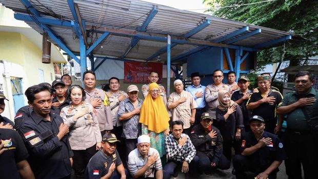 Polsek Mampang Prapatan sambangi Pos Satkamling RW 06 Kelurahan Tegal Parang