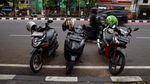 Potret Ojol Parkir Sembarangan di Kawasan Pinang Ranti