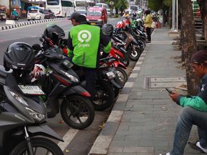 Beda Sikap Disnakertrans Jabar dan Kemnaker soal THR Ojol