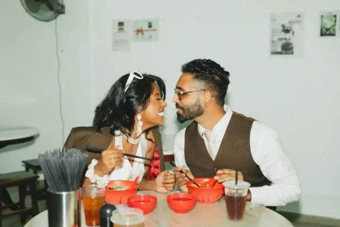Unik! Pasangan Ini Pilih Prewedding di Kedai Pan Mee Favoritnya