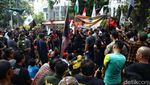 Ratusan Pengemudi Taksi Online Gelar Unjuk Rasa di Patung Kuda
