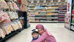 Momen Manis Ria Ricis Makan Rendang dan Mie Bareng Keluarga