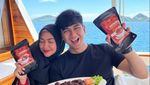 Momen Manis Ria Ricis Makan Rendang dan Mie Bareng Keluarga