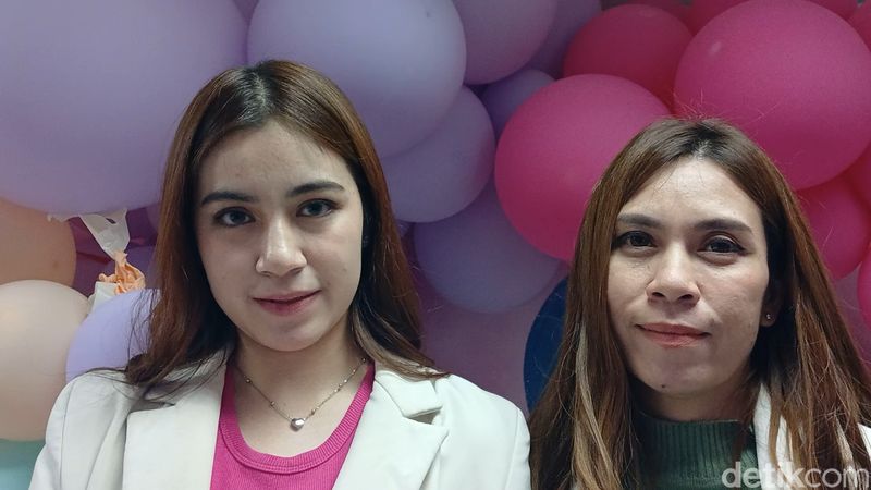 Rinoa Aurora dan ibunda.