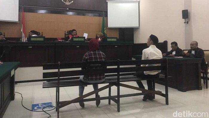 sopir truk ayam selingkuh dengan istri teman divonis 5 bulan penjara