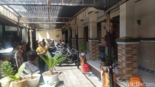 Suasana kos mahasiswa asal Medan yang ditemukan tewas mengenaskan.