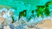 Pantai Paal terletak di Desa Marinsow yang bisa travelers tempuh perjalanan darat dari Manado selama 1,5 jam. Untuk satu mobil dikenakan tarif parkir Rp 40 ribu dan sepeda motor Rp 20 ribu.  