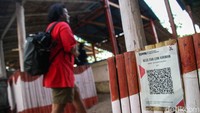 Di Pantai Paal tersedia gazebo dan warung makan. Untuk pembayaran bisa menggunakan QRIS.  