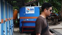 Lewat program coporate social responsibility (CSR), Bank BRI menyediakan fasilitas toilet bagi wisatawan.  