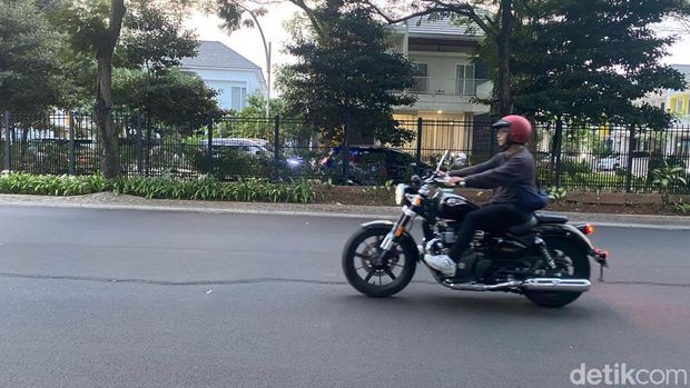 Test ride Royal Enfield Super Meteor 650.
