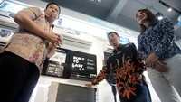 Konsumen bisa mendapatkan perangkat elektronik rumah tangga mulai dari AC, Kulkas, Mesin Cuci, hingga peralatan small home appliances. Peresmian dihadiri oleh Jack Ding selaku President Director Midea Indonesia, Suzy Tian selaku Deputi General Manager Midea Indonesia, dan Budi Pratama Widjaja selaku Head Sales Marketing of Midea Indonesia yang menjadi perwakilan management.