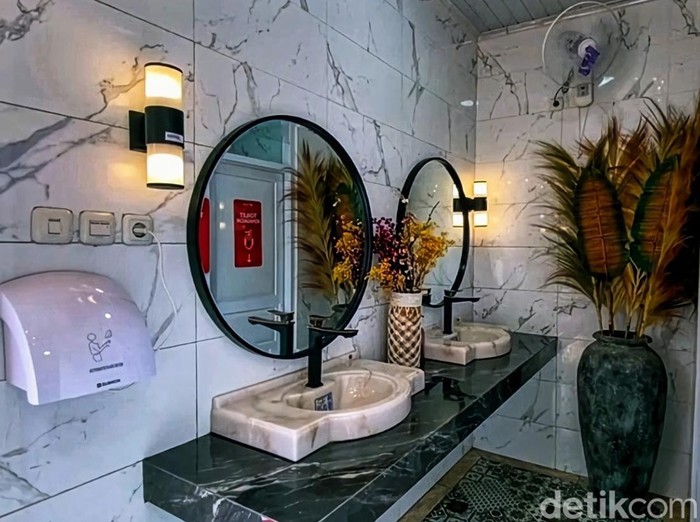 Toilet di salah satu SPBU Sukabumi yang disebut mewah. Bikin nyaman pengunjung karena seperti toilet di hotel berbintang.