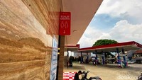 Pengawas SPBU 34-43303 M Irfan mengatakan biaya pembangunan toilet SPBU tersebut mencapai Rp500 juta-Rp600 juta. (Foto: Syahdan Alamsyah/detikJabar)