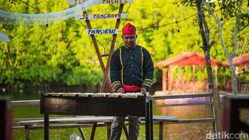 Tanah Minahasa menyimpan beragam tradisi dan budaya, salah satunya kolintang. Alat musik ini telah diakui di dunia internasional lho.