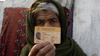 Jika ketahuan pengungsi tersebut tidak memiliki dokumen legal, pasukan keamanan Pakistan akan menangkap, menahan, dan mendeportasi orang tersebut.