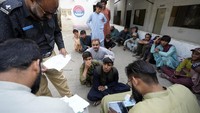 Ratusan ribu warga Afghanistan diperkirakan mengungsi ke Pakistan sejak pemerintahan Taliban mengambil alih kekuasaan pada Agustus 2021.