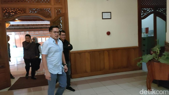 Wisnhutama bersama Patrick Walujo di Balai Kota Solo, Rabu (22/11/2023).