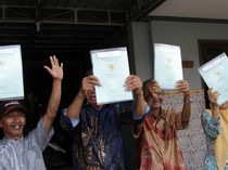 15 Tahun Menunggu, Korban Lumpur Lapindo Akhirnya Terima Sertifikat Tanah