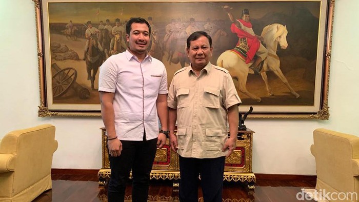 Ade Jona bersama Prabowo Subianto/ (Dok Pribadi)