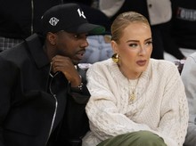 Adele Akhirnya Ngaku Sudah Tunangan