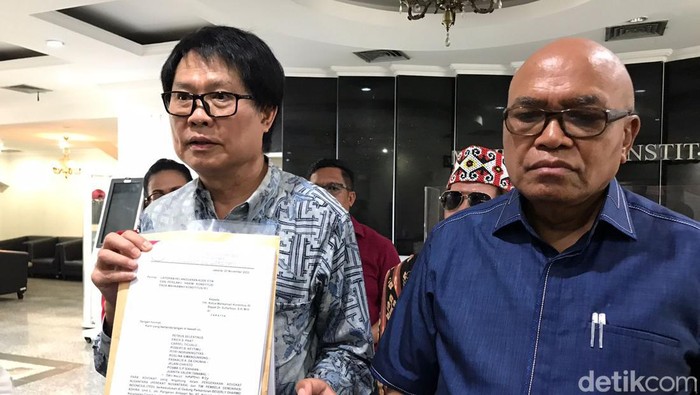 Advokat Perekat Nusantara dan Tim Pembela Demokrasi Indonesia (TPDI) kembali melaporkan Anwar Usman ke MKMK. (Fitrya Anugrah Kusumah/detikcom)